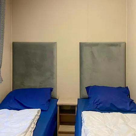 2 Bedroom Stacaravan In Harderwijk